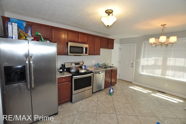 Building Photo - 4 br, 2 bath House - 32 Mitchell Rd.