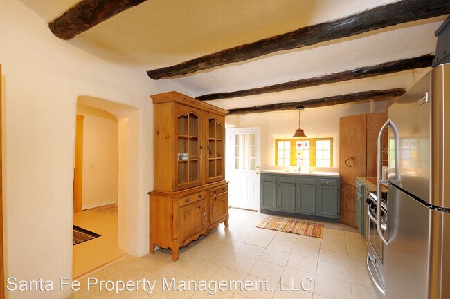 Building Photo - 1 br, 1 bath House - 132 W. Buena Vista