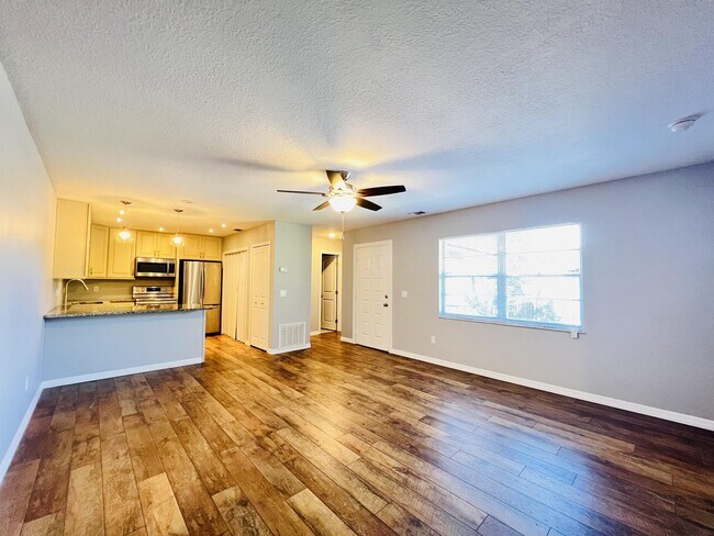 Building Photo - 58 Windtree Ln