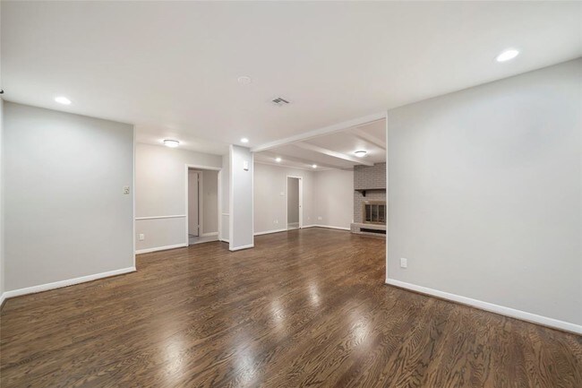 Building Photo - 1135 Chamboard Ln
