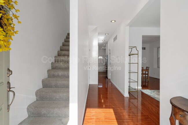 Foto del edificio - 3833 McRee Ave
