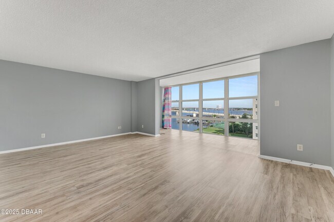 Foto del edificio - 1224 S Peninsula Dr