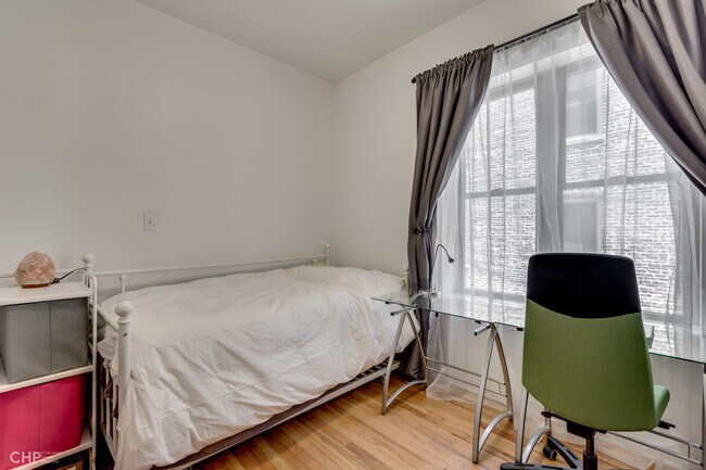 Foto del edificio - 1161 E 61st St
