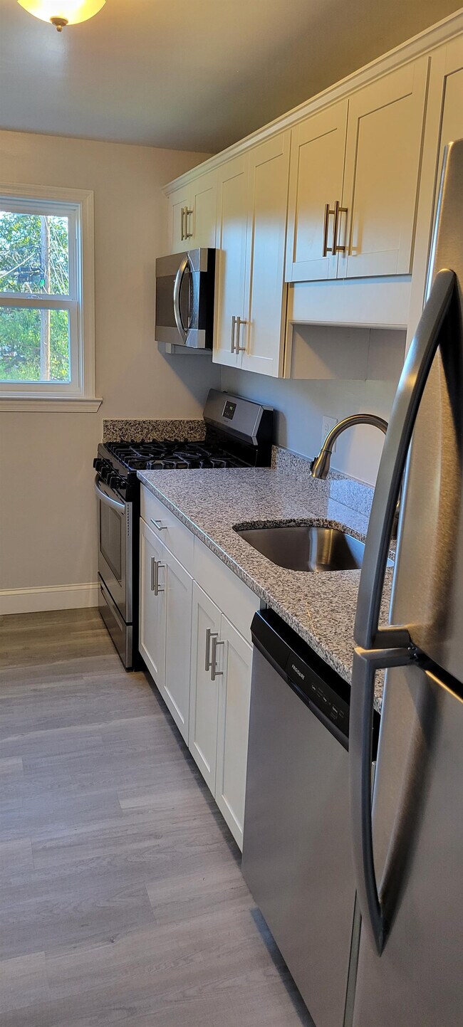 Foto del edificio - 8541 Kings Ridge Rd