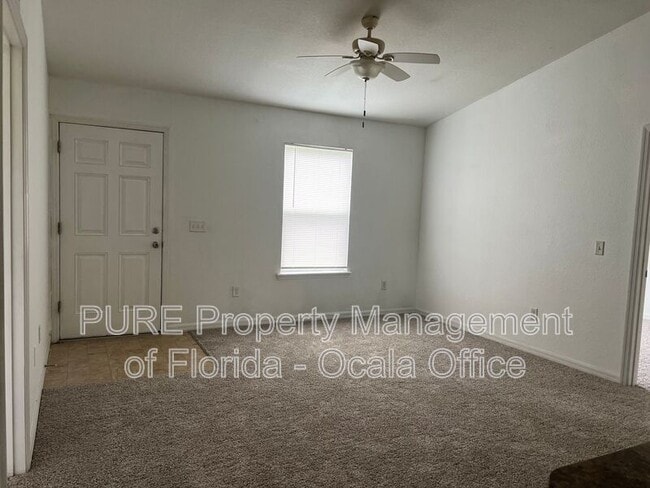 Building Photo - 213 Oak Ln