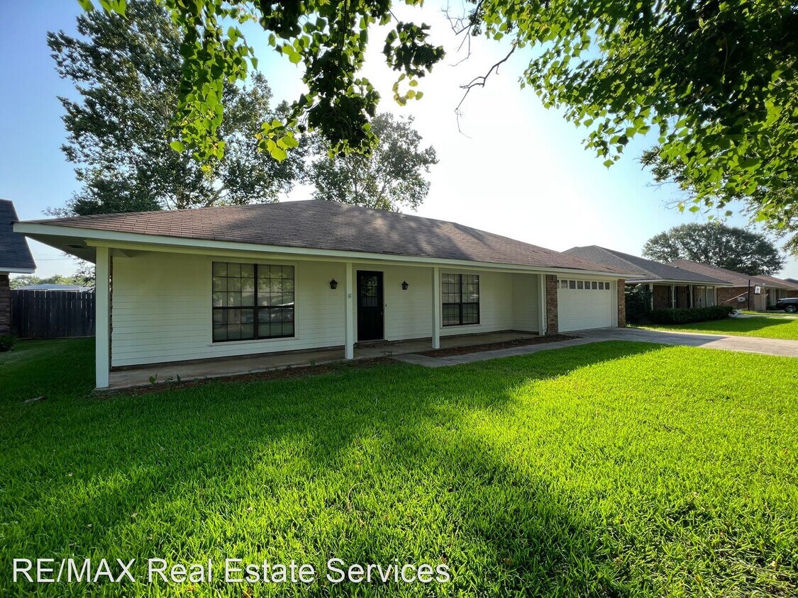 Foto principal - 3 br, 2 bath House - 440 Westwood Drive