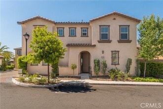 Building Photo - 726 Huron Dr