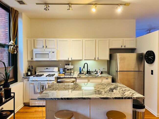 Foto del edificio - 208 W Washington St