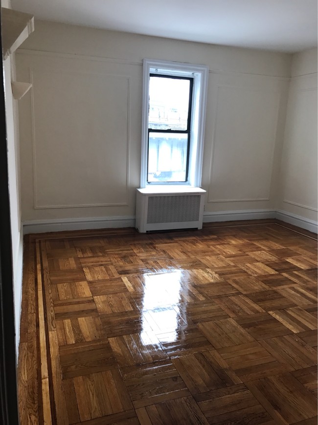 Foto del edificio - 6015 Woodside Ave
