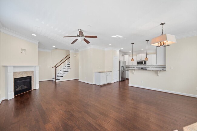 Building Photo - Chick's Beach Condo 3BR & 3.5BA w/2-car garage
