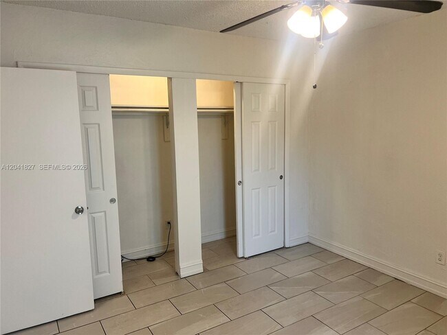 Foto del edificio - 2300 SW 44th St