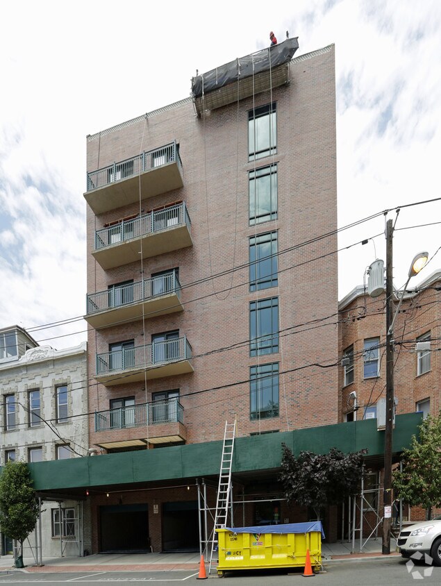 Building Photo - Richas Condominiums