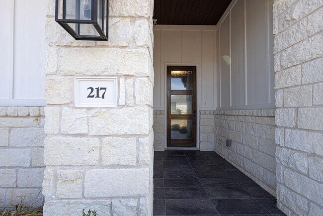 Foto del edificio - 217 Northcrest Dr