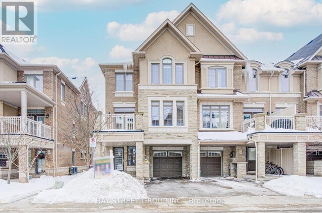 Building Photo - 2435 Greenwich Dr