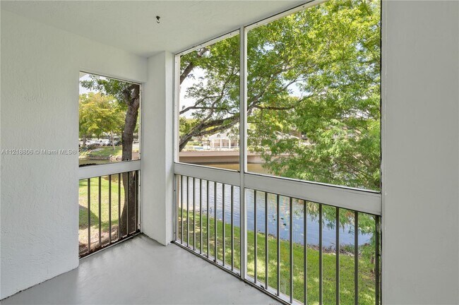 Foto del edificio - 9833 Westview Dr