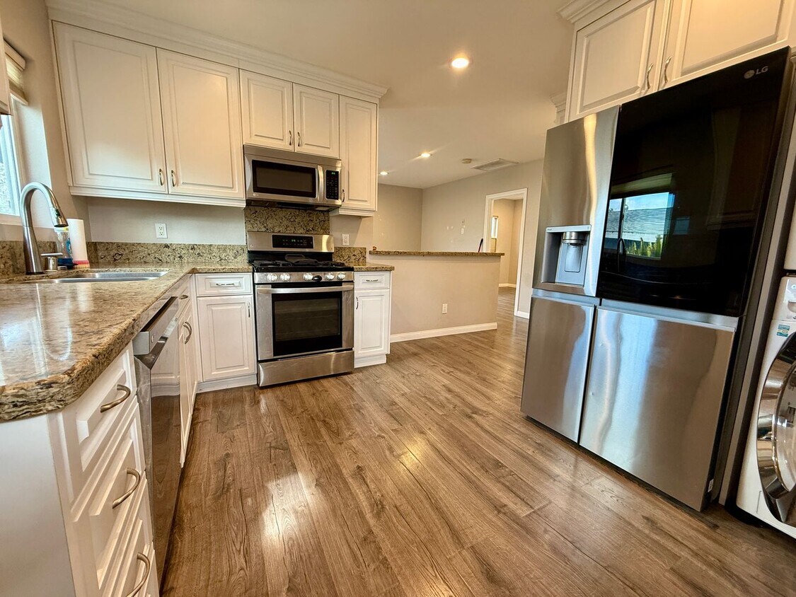 Foto principal - Cottage Home in Normal Heights! Convenient...