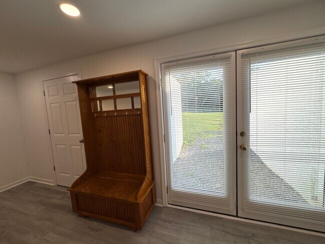 Vestíbulo - 1042 Laurel Grove Rd