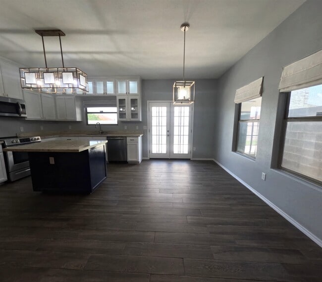 Building Photo - 1805 Dorado Dr