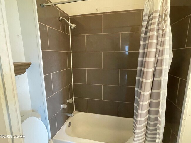 Building Photo - 414 W Junge Blvd