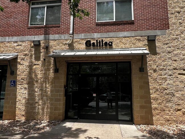 Foto del edificio - 910 W 25th St