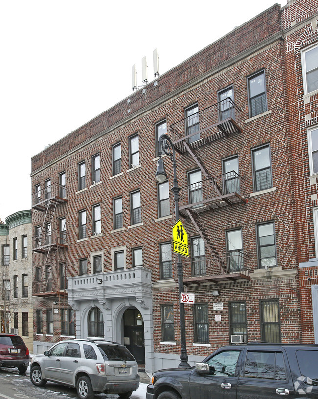 Foto del edificio - 2657 Bedford Ave