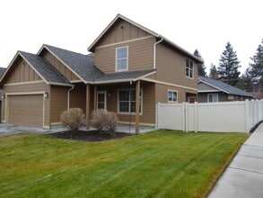 Building Photo - 631 SE Glencoe Pl
