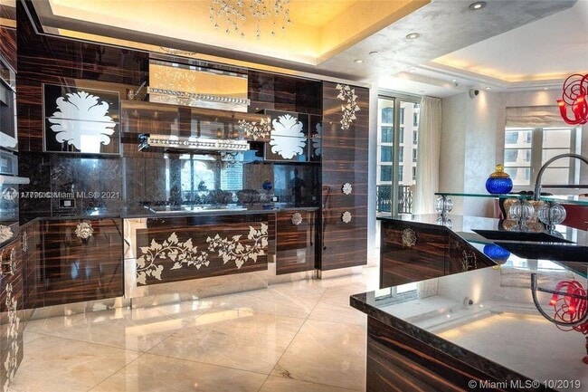 Building Photo - 7151 Fisher Island Dr
