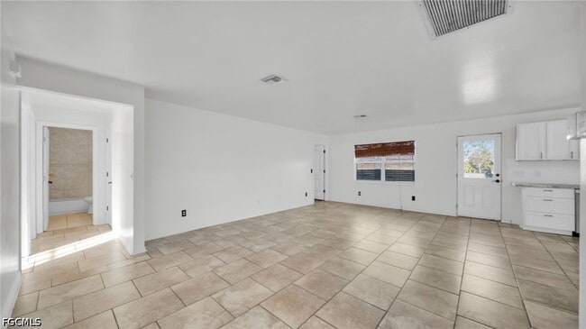 Building Photo - 918 Acroft Ave