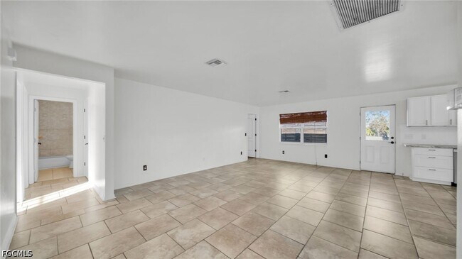 Foto del edificio - 918 Acroft Ave