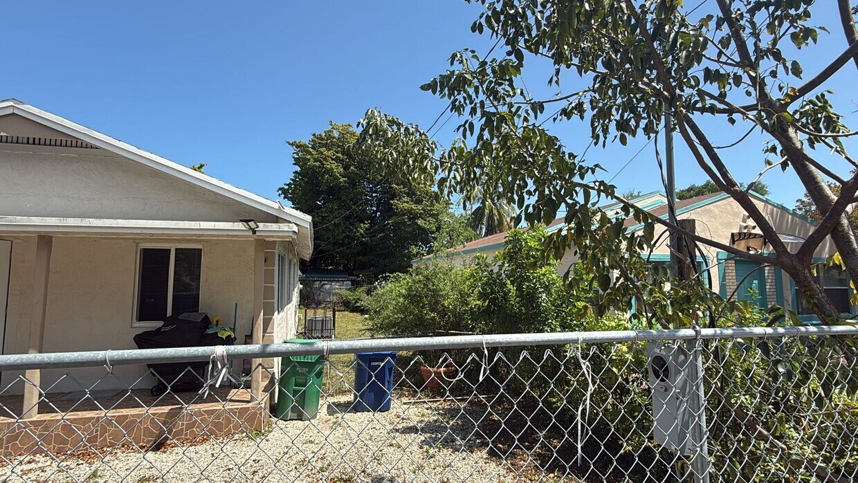 Foto del edificio - 8013 NW 10th Ct