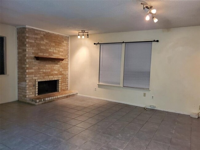 Building Photo - 4420 Wind River Ln