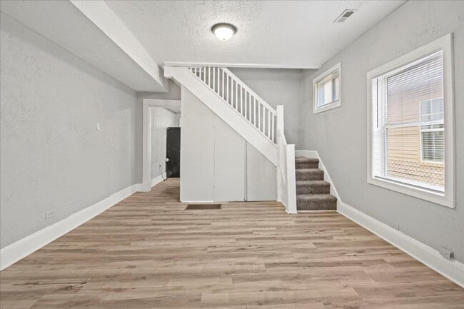 Building Photo - 1132 N Rural St