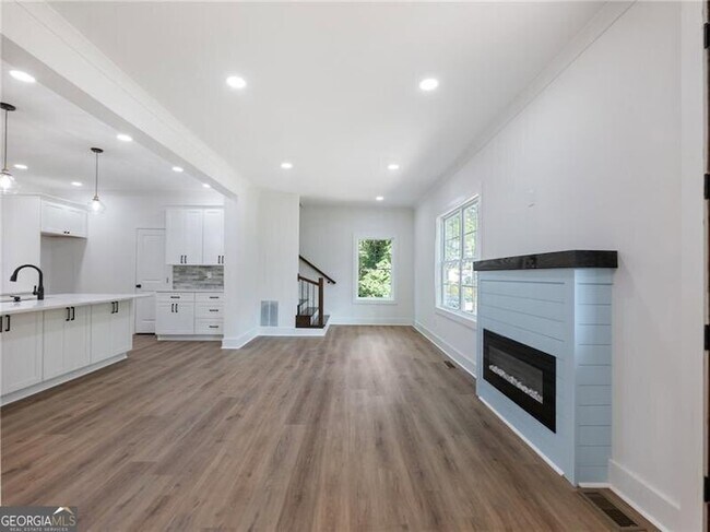 Foto del edificio - 2438 Shadburn Ferry Dr