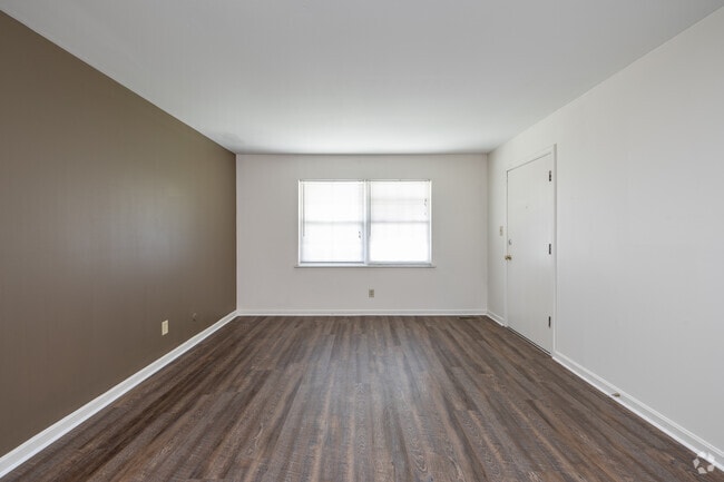 2BR, 1BA - 900SF Living Room - Ross Center Village
