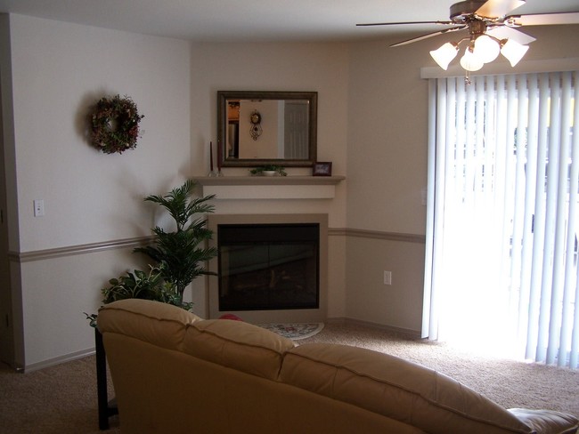 living room w/fireplace - 202 E Crockett St