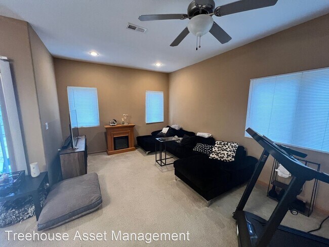 Building Photo - 3 br, 2.5 bath House - 611 Walters Drive