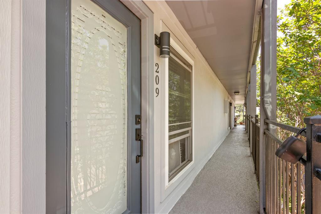 Primary Photo - 1111 W 10th St