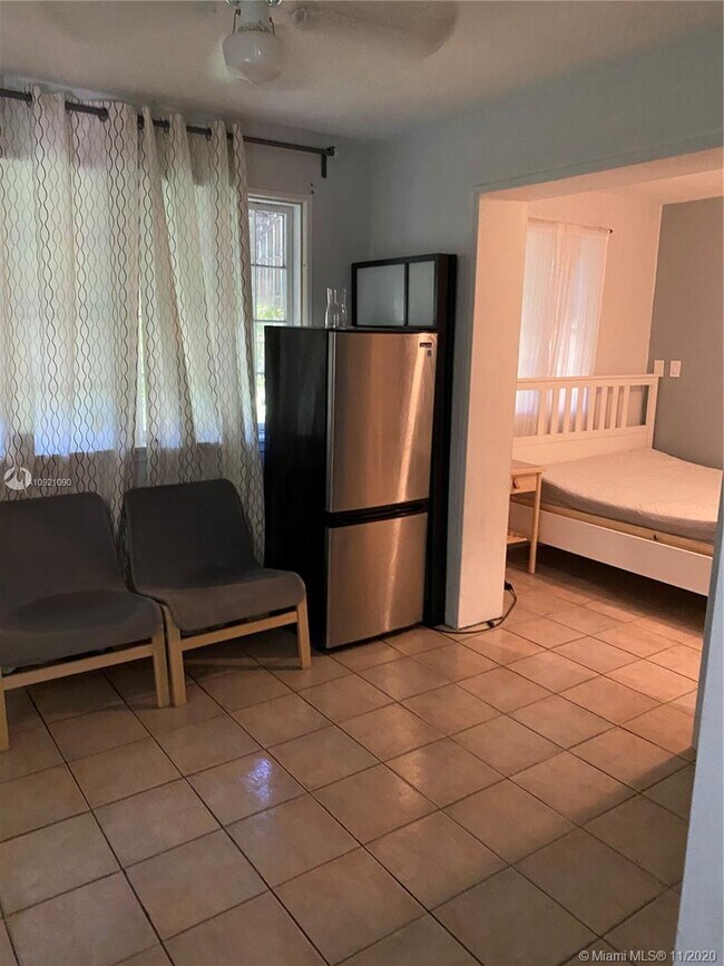 Foto del edificio - 1229 Alhambra Cir