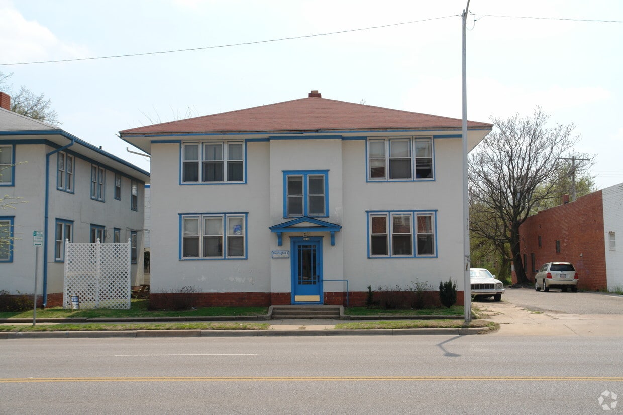 Building Photo - 2621 E Douglas Ave