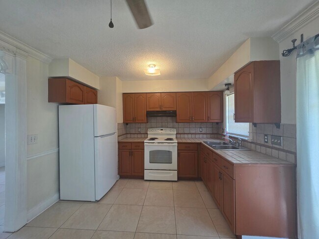 Foto del edificio - 3 bedroom 2 Bath Single Family Home