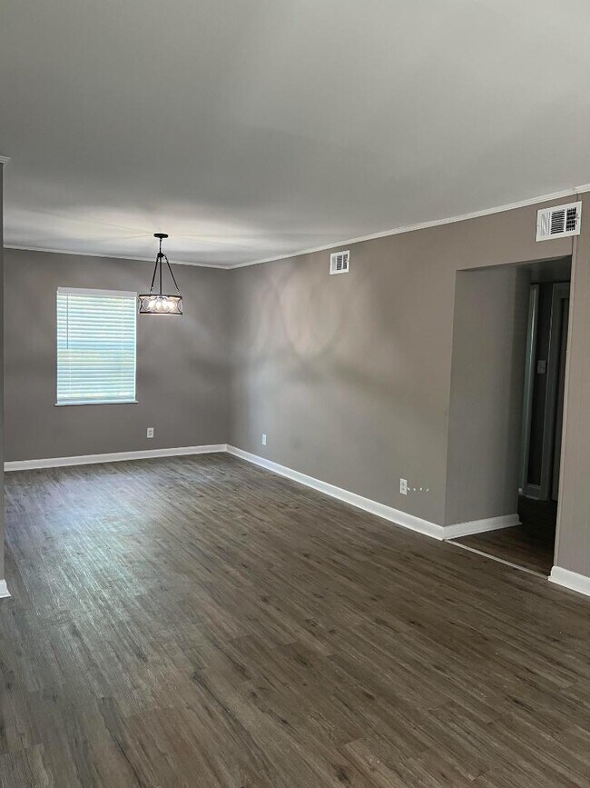 Foto del edificio - 130 Tucker Rd