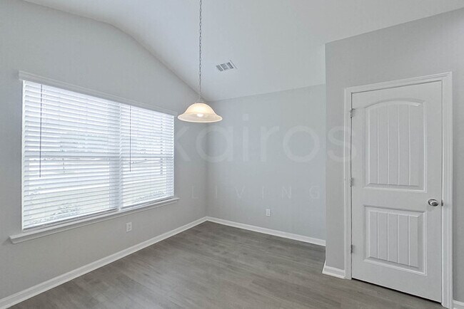 Foto del edificio - 124 Bluff Rd