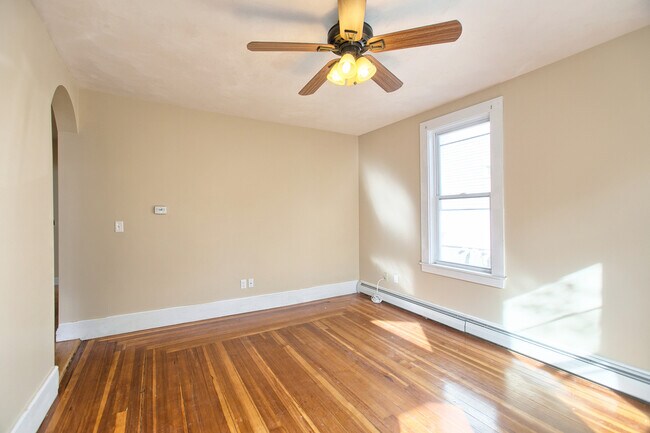 Building Photo - 31 Simon St