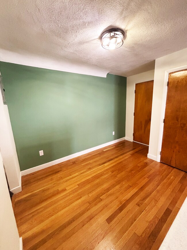 Dining Room - 7 Commonwealth Ct