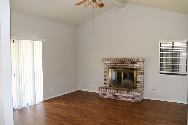 Building Photo - Great Three Bedroom Home - on Vincent Place