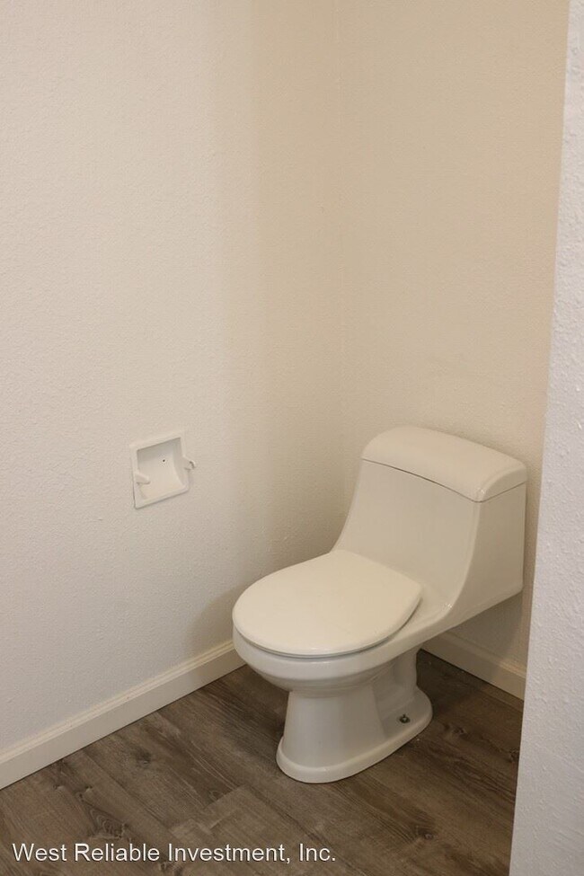Foto del edificio - 4 br, 1 bath House - 981 West 7Th St