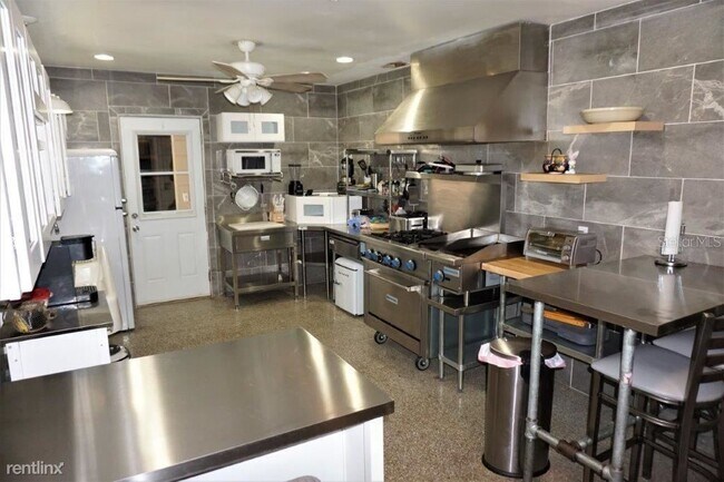 Building Photo - 4 br, 3 bath House - 336 W Minnehaha Avenue