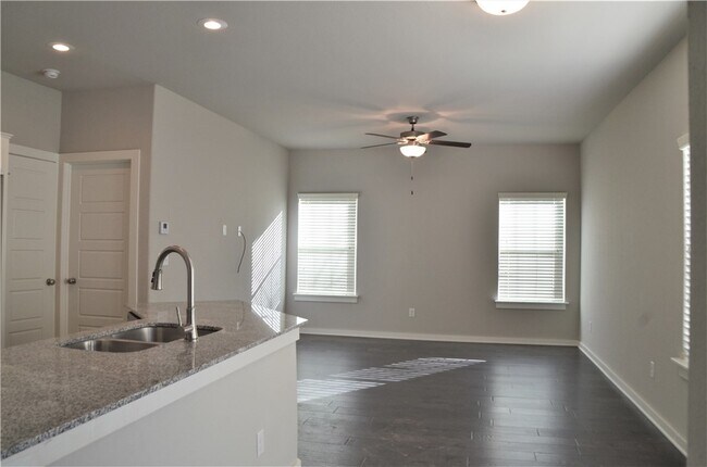 Building Photo - 2413 SW Arbor Rd