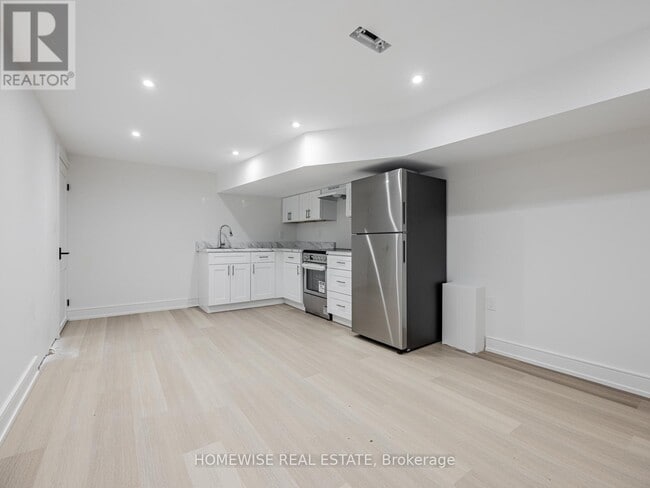 Building Photo - 21 Raeburn Ave