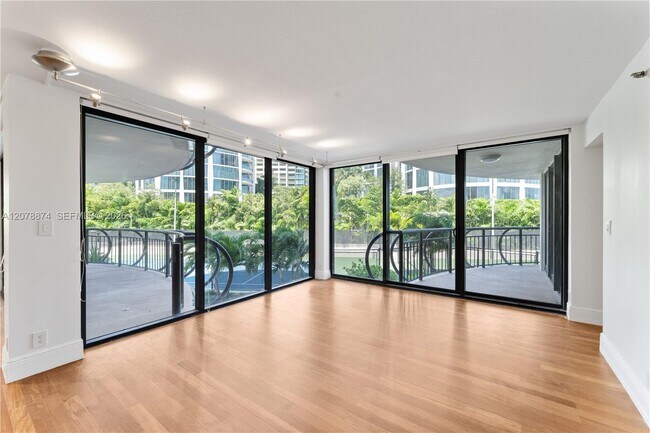 Foto del edificio - 2843 S Bayshore Dr